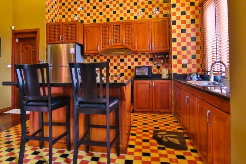 Haus in Bang Lamung, Thailand 4 Schlafzimmer № 8362 - Foto 8