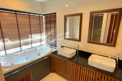 Haus in Pattaya, Thailand 5 Schlafzimmer № 22413 - Foto 18