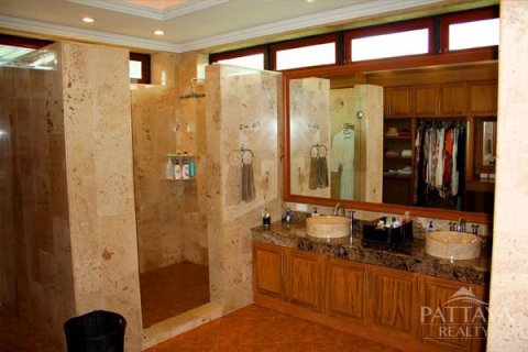 Haus in Pattaya, Thailand 5 Schlafzimmer № 23657 - Foto 16