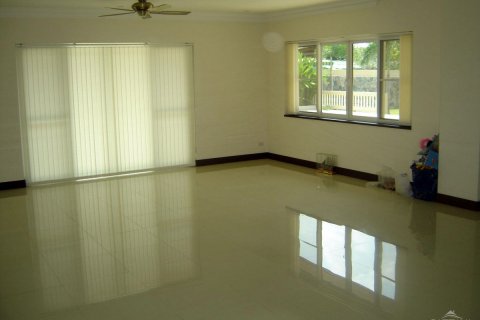 Haus in Pattaya, Thailand 4 Schlafzimmer № 23283 - Foto 25