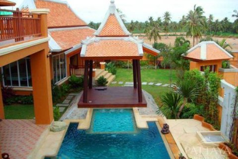 Haus in Pattaya, Thailand 5 Schlafzimmer № 24342 - Foto 2
