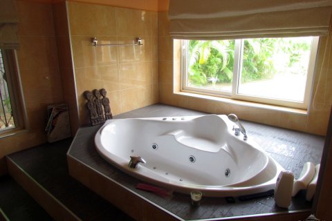 Haus in Pattaya, Thailand 4 Schlafzimmer № 20738 - Foto 4