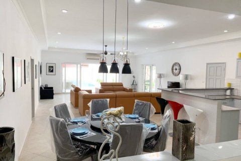 Haus in Pattaya, Thailand 12 Schlafzimmer № 43672 - Foto 6