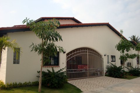 Haus in Pattaya, Thailand 5 Schlafzimmer № 45493 - Foto 2