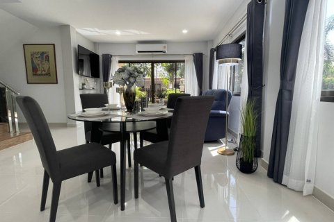 Haus in Pattaya, Thailand 4 Schlafzimmer № 45489 - Foto 4