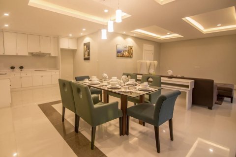 Haus in Pattaya, Thailand 5 Schlafzimmer № 45536 - Foto 2