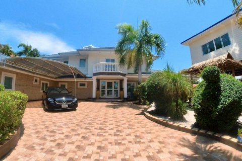 Haus in Pattaya, Thailand 4 Schlafzimmer № 45483 - Foto 10
