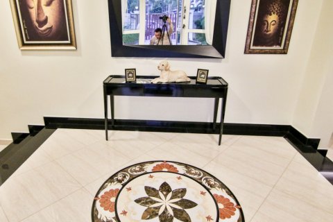 Haus in Pattaya, Thailand 4 Schlafzimmer № 45483 - Foto 17