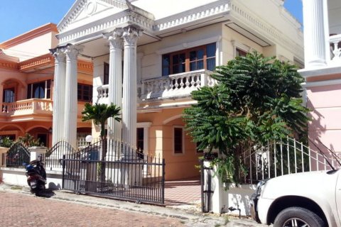 Haus in Pattaya, Thailand 3 Schlafzimmer № 45428 - Foto 1