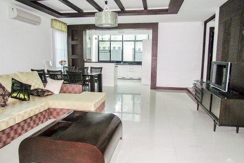 Haus in Pattaya, Thailand 4 Schlafzimmer № 45457 - Foto 3