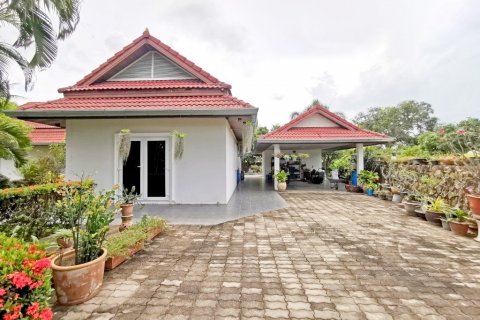 Casa de 4 dormitorios en Pattaya, Tailandia № 8629 - foto 28