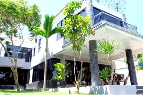 Casa de 3 dormitorios en Pattaya, Tailandia № 8590