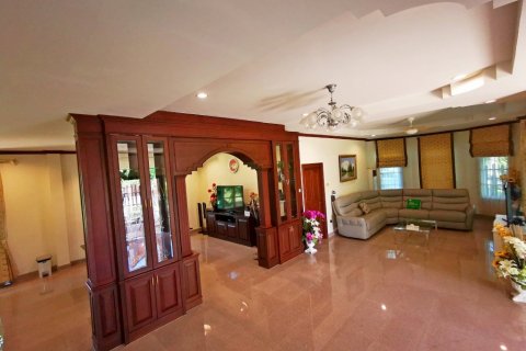 Casa de 5 dormitorios en Bang Lamung, Tailandia № 8976 - foto 7