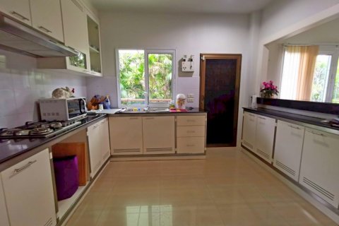 Casa de 4 dormitorios en Bang Lamung, Tailandia № 8357 - foto 13