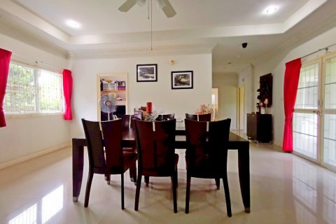 Casa de 4 dormitorios en Pattaya, Tailandia № 8629 - foto 12