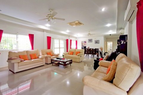 Casa de 4 dormitorios en Pattaya, Tailandia № 8629 - foto 8