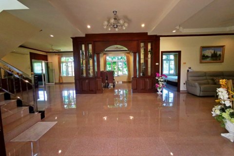 Casa de 5 dormitorios en Bang Lamung, Tailandia № 8976 - foto 6