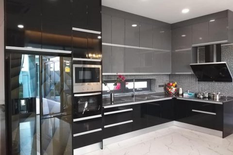 Casa de 4 dormitorios en Pattaya, Tailandia № 8627 - foto 9