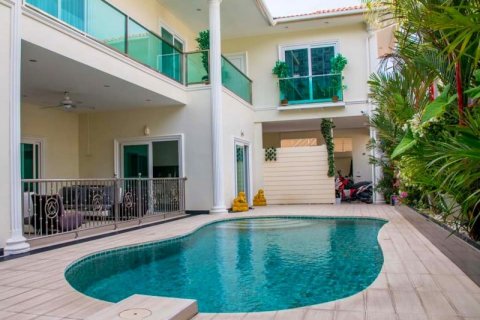 Casa de 6 dormitorios en Pattaya, Tailandia № 8850