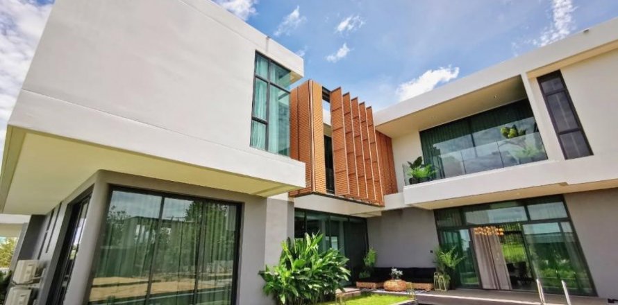 Casa de 4 dormitorios en Pattaya, Tailandia № 8346