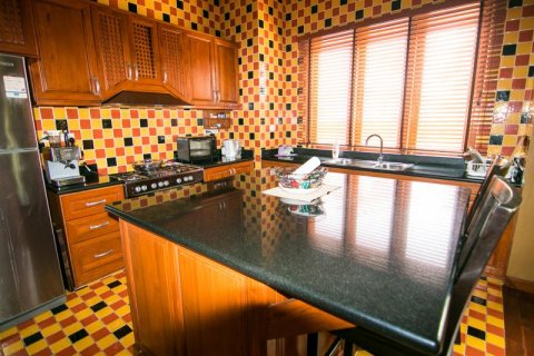 Casa de 4 dormitorios en Bang Lamung, Tailandia № 8362 - foto 9
