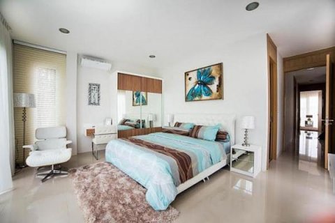 Casa de 5 dormitorios en Pattaya, Tailandia № 8221 - foto 10