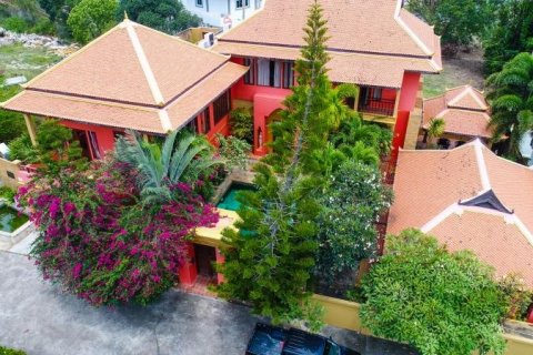 Casa de 4 dormitorios en Bang Lamung, Tailandia № 8362