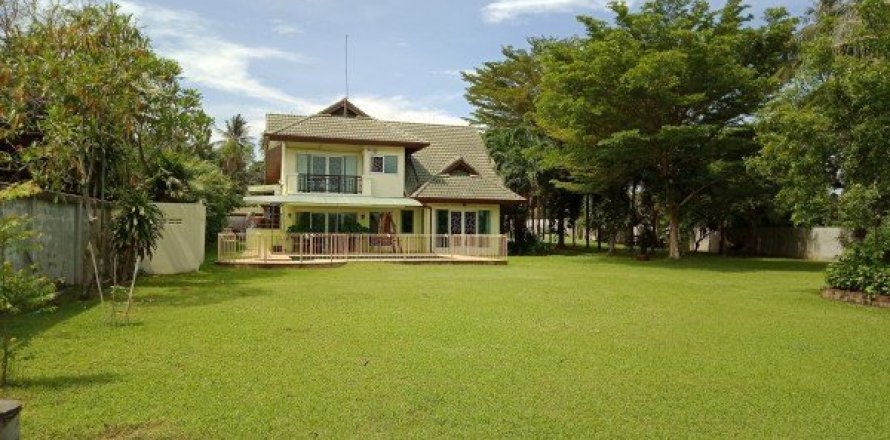 Casa de 4 dormitorios en Bang Lamung, Tailandia № 8357