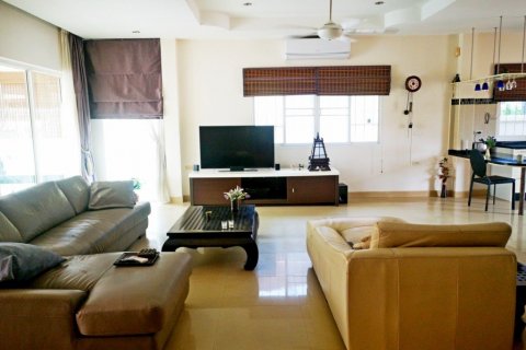 Casa de 3 dormitorios en Pattaya, Tailandia № 9836 - foto 13