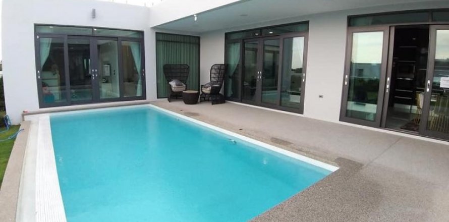 Casa de 5 dormitorios en Pattaya, Tailandia № 8628