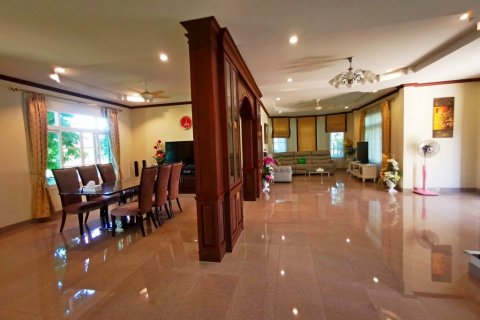 Casa de 5 dormitorios en Bang Lamung, Tailandia № 8976 - foto 11