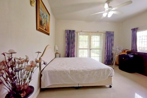 Casa de 4 dormitorios en Pattaya, Tailandia № 8629 - foto 22