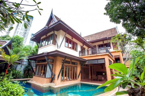 Casa de 4 dormitorios en Pattaya, Tailandia № 8574