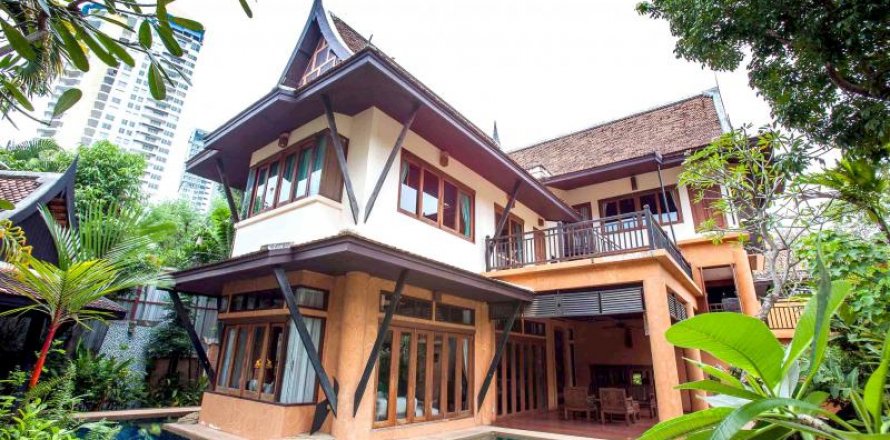Casa de 4 dormitorios en Pattaya, Tailandia № 8574