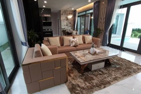 Casa de 4 dormitorios en Pattaya, Tailandia № 8627 - foto 7