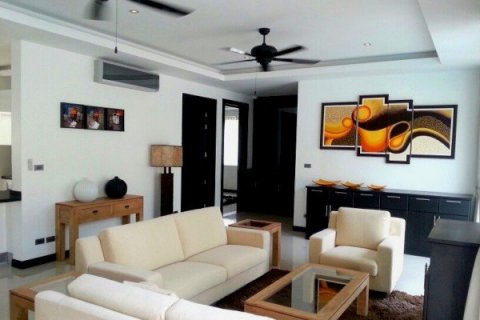 Casa de 4 dormitorios en Pattaya, Tailandia № 8608 - foto 4
