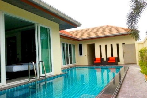Casa de 4 dormitorios en Pattaya, Tailandia № 8608