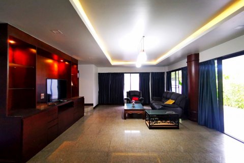 Casa de 3 dormitorios en Pattaya, Tailandia № 8590 - foto 8