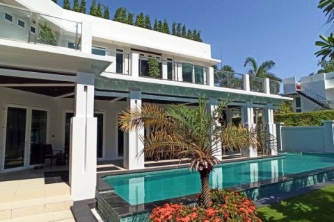 Casa de 4 dormitorios en Pattaya, Tailandia № 9014 - foto 3