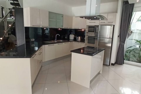 Casa de 4 dormitorios en Pattaya, Tailandia № 9014 - foto 10