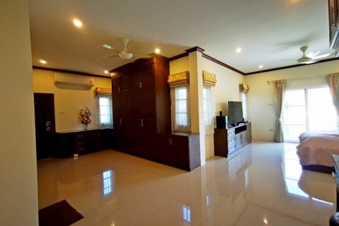 Casa de 5 dormitorios en Bang Lamung, Tailandia № 8976 - foto 25