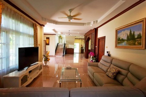 Casa de 5 dormitorios en Bang Lamung, Tailandia № 8976 - foto 10