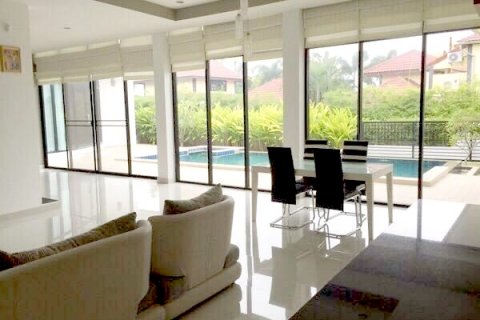 Local comercial 180 m2 en Pattaya, Tailandia № 8961 - foto 4