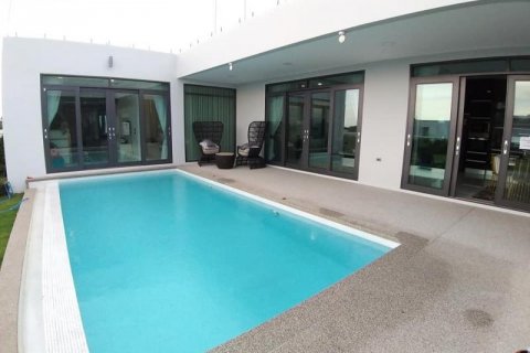 Casa de 4 dormitorios en Pattaya, Tailandia № 8627