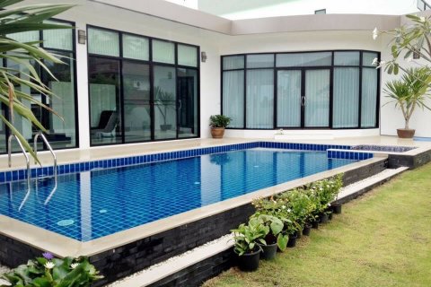 Local comercial 180 m2 en Pattaya, Tailandia № 8961