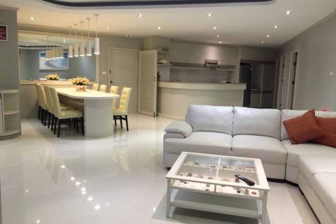 Condominio de 3 dormitorios en Pattaya, Tailandia № 8642 - foto 6