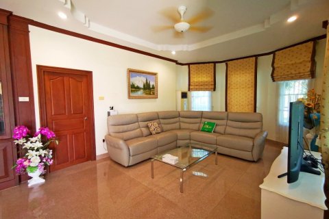 Casa de 5 dormitorios en Bang Lamung, Tailandia № 8976 - foto 8