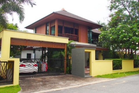 Casa de 3 dormitorios en Pattaya, Tailandia № 8613