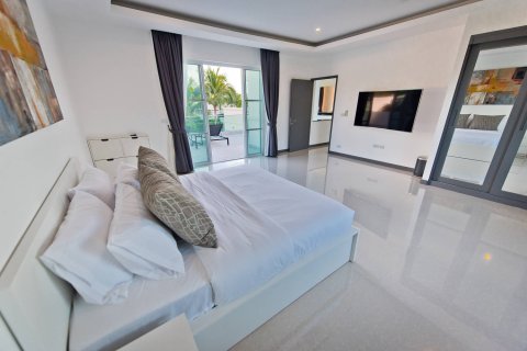 Casa de 5 dormitorios en Pattaya, Tailandia № 21797 - foto 28