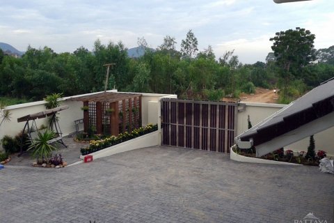 Casa de 5 dormitorios en Pattaya, Tailandia № 24082 - foto 9